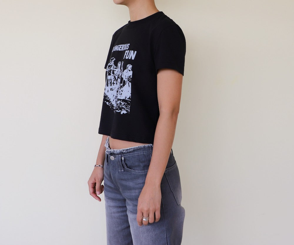 DANGEROUS FUN CROP T-SHIRT
