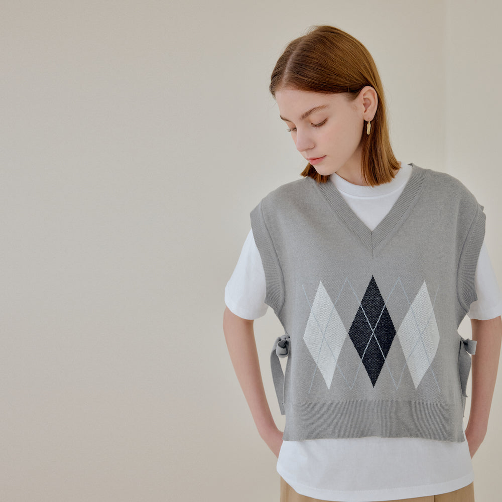 SLIT DIAMOND VEST