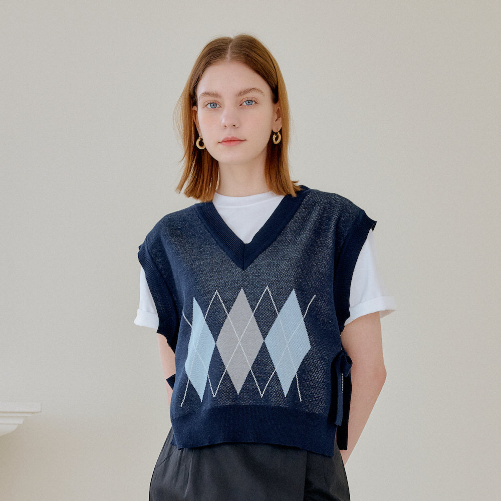 SLIT DIAMOND VEST